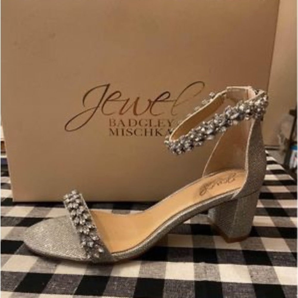 Bradley Mischka Bronwen Sandals Size 7.5